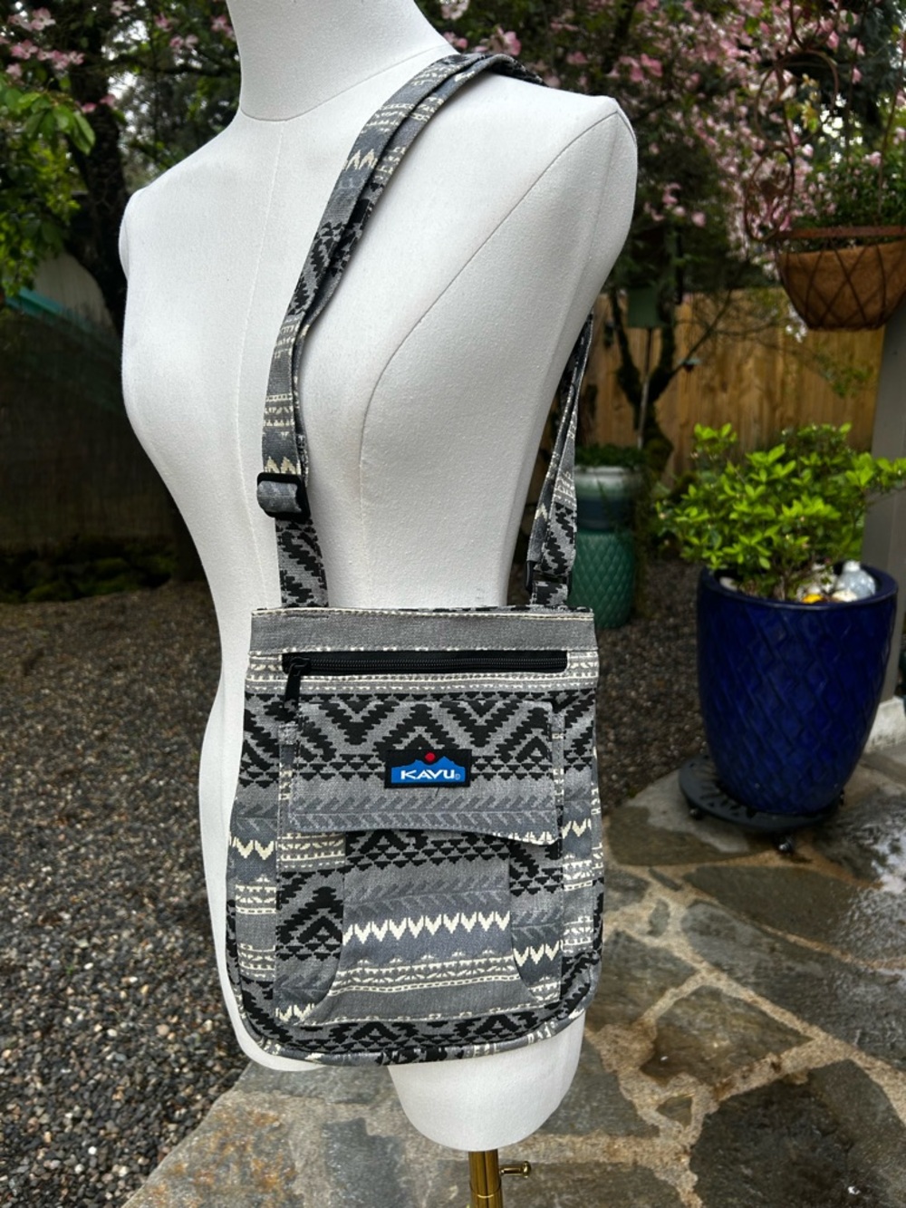 Kavu Patterned Crossbody Bag i